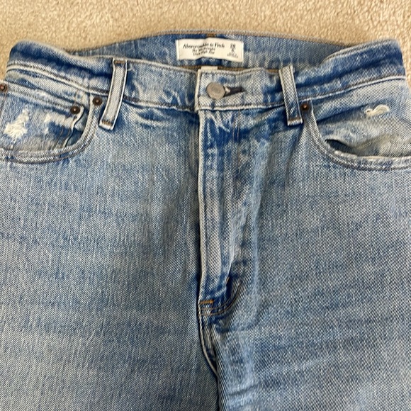 Abercrombie & Fitch 90’s Straight distressed denim - Picture 3 of 6